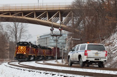 AVR 3003 SD40-3 leads the AVR Bakerstown turn