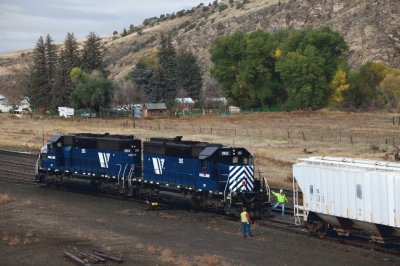 MRL 840 works Logan with a pair of MRL 262-MRL 263