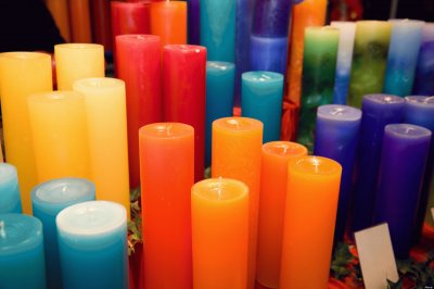 VELAS DE COLORES