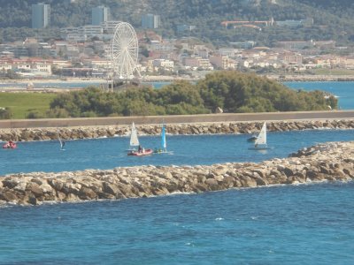 la mer , la roue, les voiles Ã  Marseille