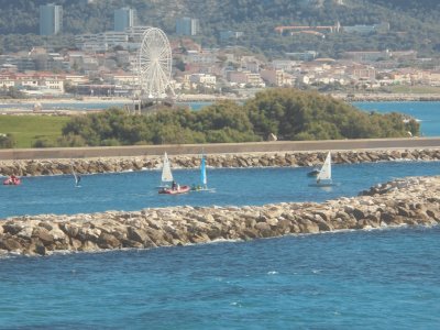 la mer , la roue, les voiles Ã  Marseille jigsaw puzzle