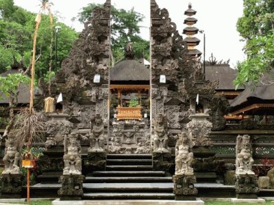 פאזל של gunung lebah temple