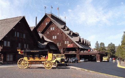 פאזל של old faithfull inn in yellowstone park