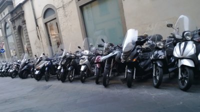 Vespas en Florencia jigsaw puzzle