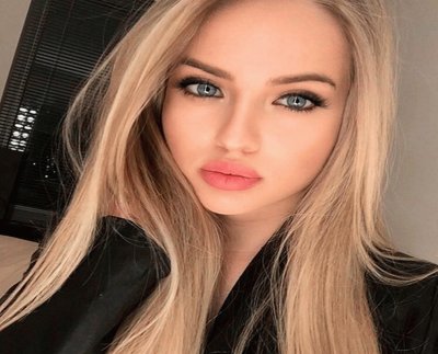 SELFIE DE HERMOSA MUJER