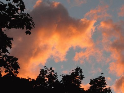 פאזל של Colourful clouds over neighbour 's house