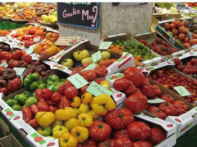 Tomates - MarchÃ© Beauveau, Place d 'Aligre, ParÃ­s jigsaw puzzle