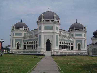 La Gran Mezquita de Medan - Sumatra jigsaw puzzle