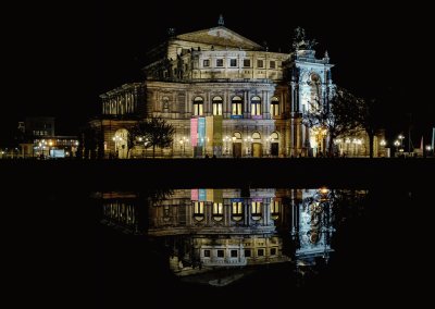 Reflejo Fuente De La Casa De Opera Semperoper