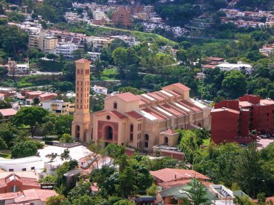 Iglesia de la sagrada familia en nazareth jigsaw puzzle