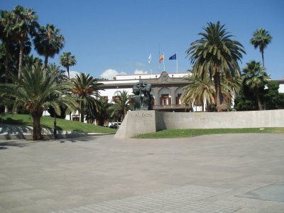 Momunmento a GaldÃ³s. Las Palmas GC