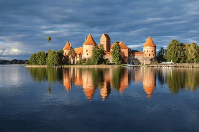 פאזל של castillo de trakai.jpg