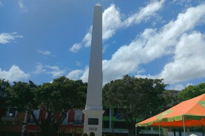 Totem Plaza de Arecibo