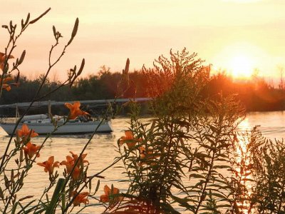 Sailboat and sunset jigsaw puzzle