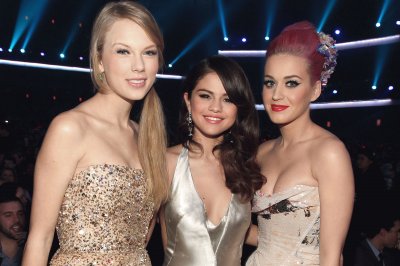 Katy Perry, Taylor Swift, Selena Gomez jigsaw puzzle