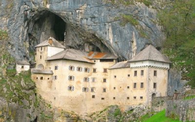 פאזל של Predjama Castle