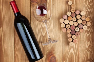 Vino y corchos jigsaw puzzle