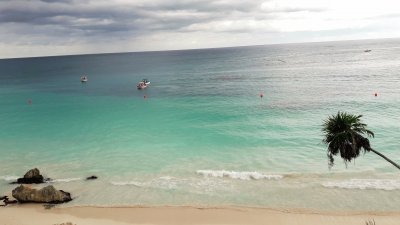 Playa y mar en Tulum. jigsaw puzzle