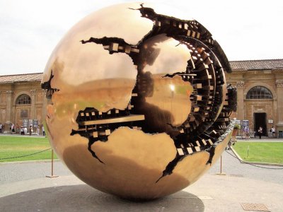 פאזל של Escultura patio central de El Vaticano.