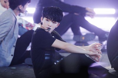 SEVENTEEN-Woozi