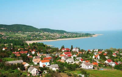 פאזל של Ciudad en lago Balaton