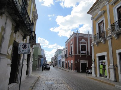 Calle cÃ©ntrica de Ciudad Campeche. jigsaw puzzle