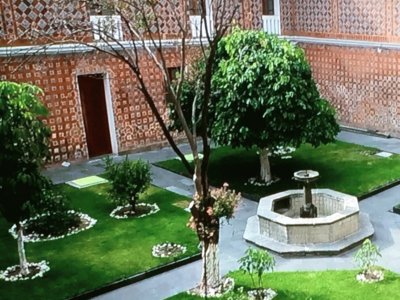 jardin y fuente