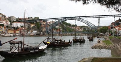 Traditional Port boats    Dom LuÃ­s I bridge -
