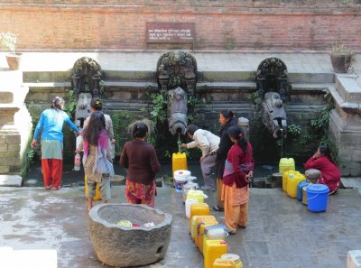 Katmandu en Nepal  Pozo de aguas