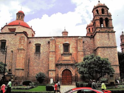 Templo en Morelia, MÃ©xico.