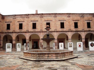 פאזל של Centro Cultural Clavijero, Morelia.