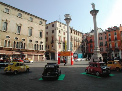Fiat 500-Piazza dei Signori Vicenza jigsaw puzzle