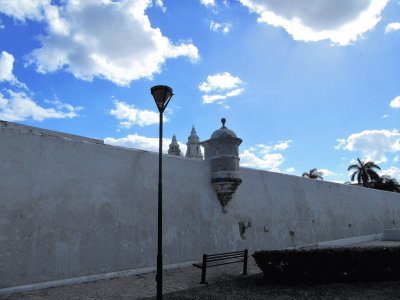 Antigua muralla de Ciudad CamÃ©che.