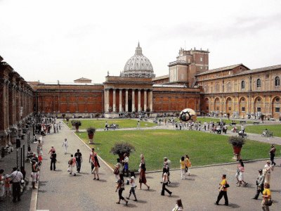 פאזל של Patio central de El Vaticano, Italia.