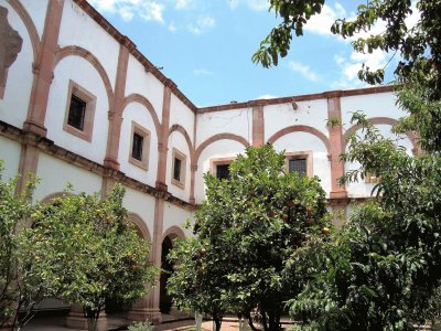 Patio del Museo Pedro Coronel, Ciudad Zacatecas. jigsaw puzzle