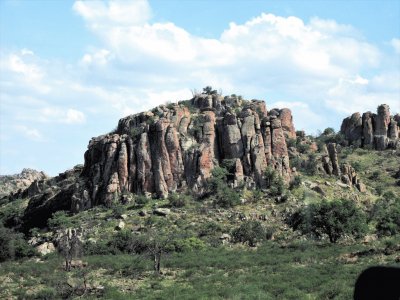 PeÃ±a en la campiÃ±a chihuahuense.