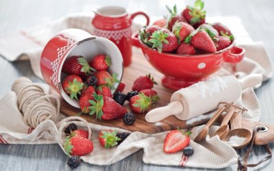 פאזל של Gorgeous Strawberries and Blackberries-Still Life