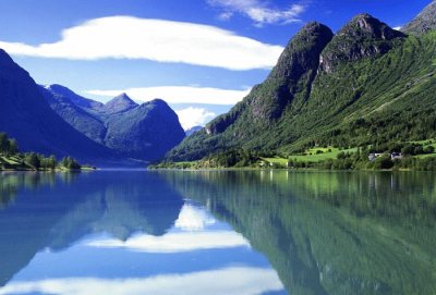 LAGO EN LAS ALTURAS