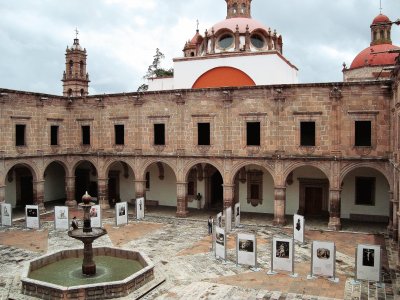 Centro Cultural Clavijero en Morelia, MÃ©xico. jigsaw puzzle