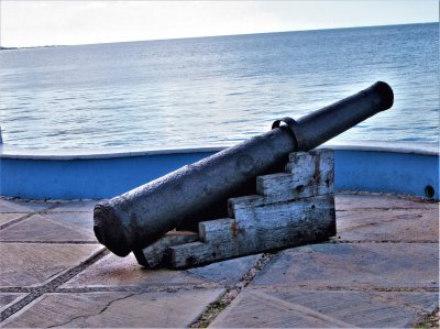 CaÃ±Ã³n antiguo en el malecÃ³n de Ciudad Campeche.