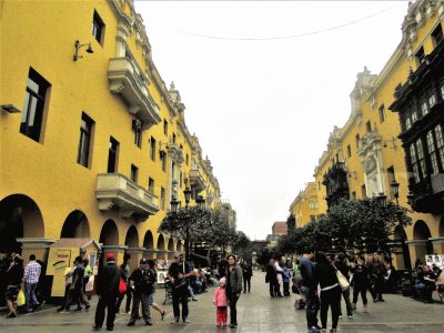 Calle peatonal en Lima, PerÃº.