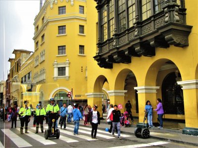 CÃ©ntrica calle peatonal en Lima, PerÃº.