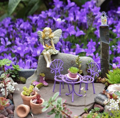 פאזל של Cute Fairy Garden Table and Chairs