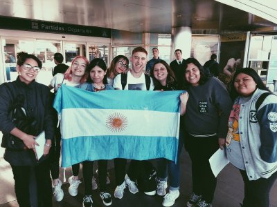 פאזל של olly alexander and his fans in argentina