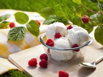 Raspberries Ice Cream