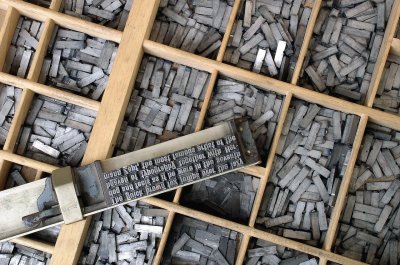 Moveable type jigsaw puzzle