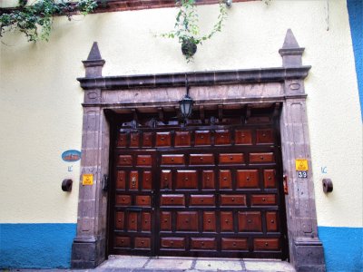 PortÃ³n de casa en CoyoacÃ¡n, Ciudad de MÃ©xico. jigsaw puzzle