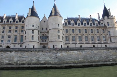 LOUVRE POR EL SENA