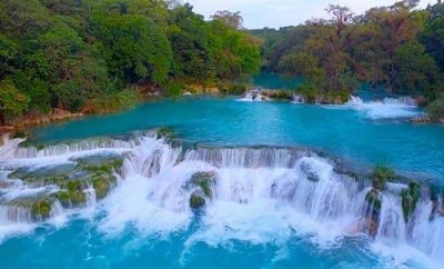 cascadas de agua azul