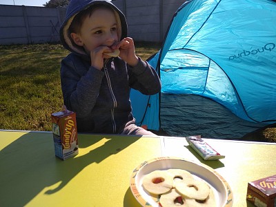 פאזל של Qui campe Ã  l 'heure du goÃ»ter ?